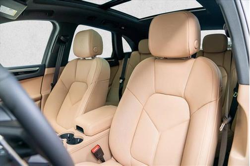 Carrara White Metallic 2025 Porsche Macan Macan