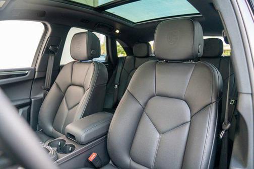 Copper Ruby Metallic 2025 Porsche Macan Macan