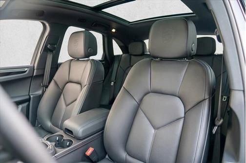 Copper Ruby Metallic 2025 Porsche Macan Macan