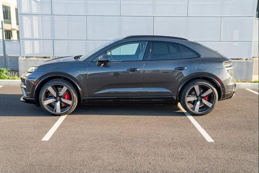 Volcano Grey Metallic 2026 Porsche Macan Macan Electric Turbo