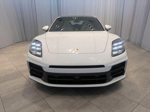 2025 Porsche Panamera 4