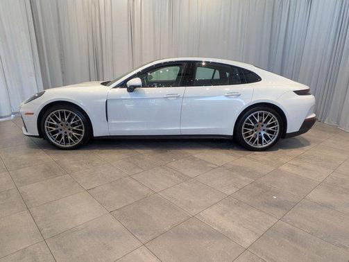 2025 Porsche Panamera 4