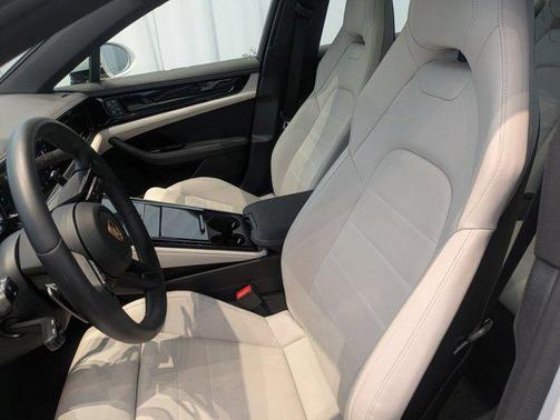 2025 Porsche Panamera 4