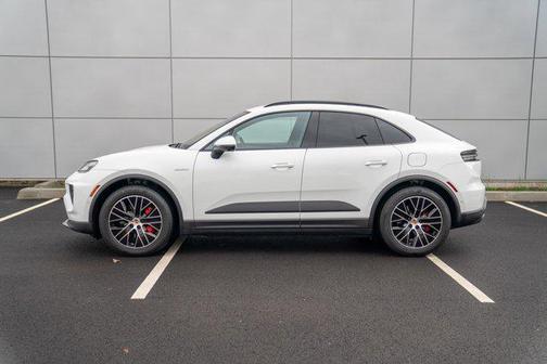 2025 Porsche Macan 4S