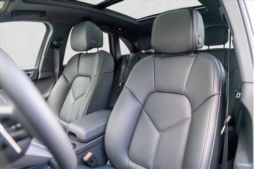 Carrara White Metallic 2025 Porsche Macan Macan