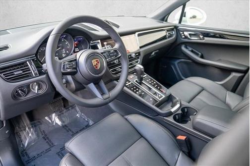 Carrara White Metallic 2025 Porsche Macan Macan