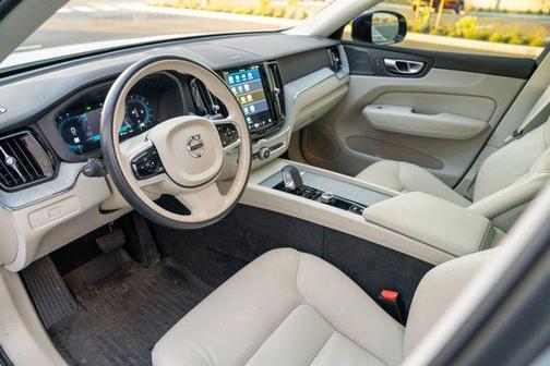 2024 Volvo XC60 B5 Plus Dark Theme