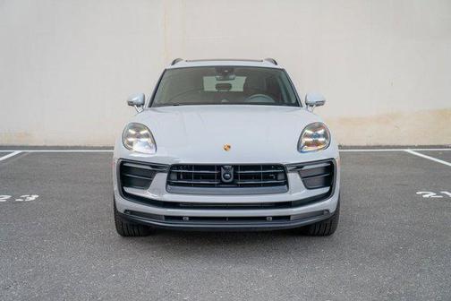 2025 Porsche Macan AWD