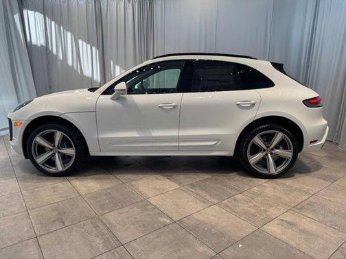 2025 Porsche Macan AWD