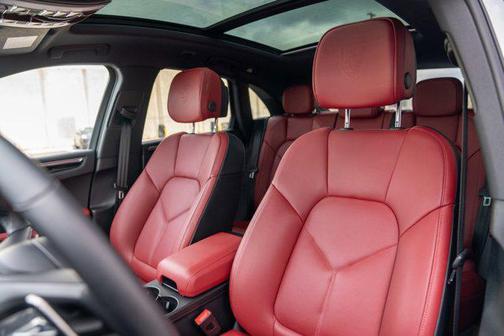 2025 Porsche Macan AWD