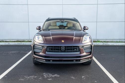 Copper Ruby Metallic 2026 Porsche Macan Macan