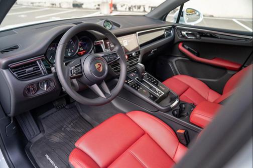 Carrara White Metallic 2026 Porsche Macan Macan