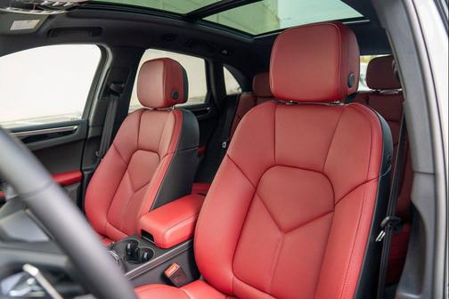 Carrara White Metallic 2026 Porsche Macan Macan