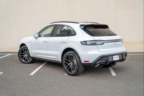 Carrara White Metallic 2026 Porsche Macan Macan