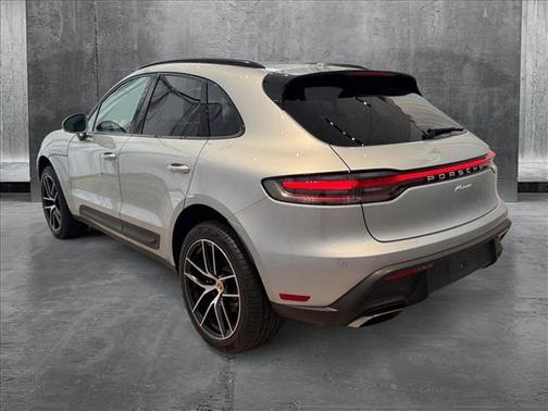 2024 Porsche Macan Base