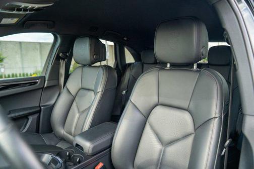 Volcano Grey Metallic 2023 Porsche Macan Macan