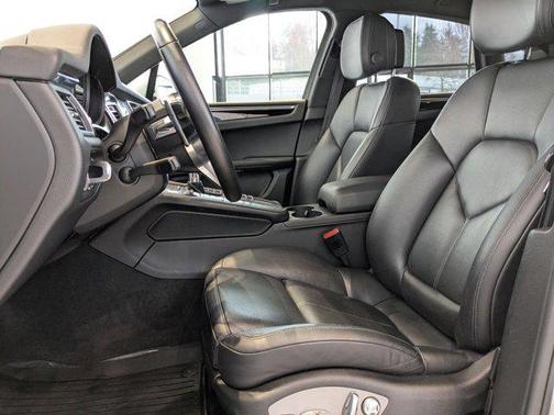 2018 Porsche Macan Base