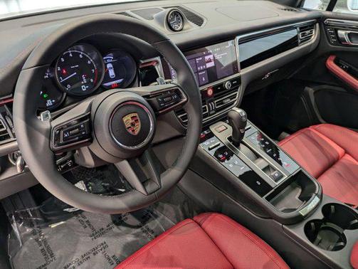 2025 Porsche Macan AWD