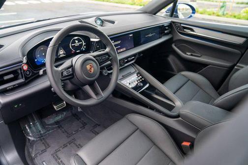 2025 Porsche Macan 4S