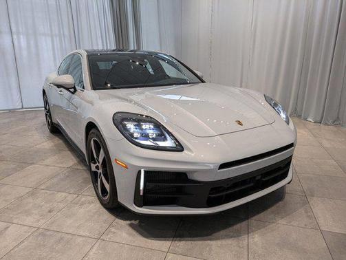 2025 Porsche Panamera 4