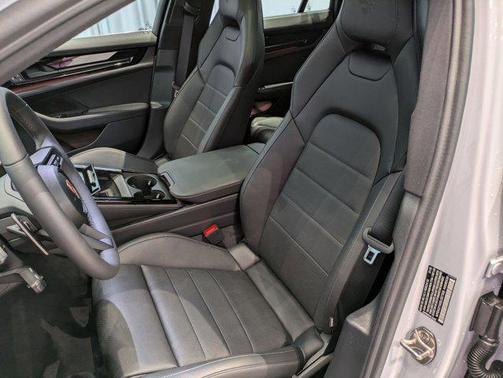 2025 Porsche Panamera 4