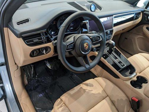 2025 Porsche Macan AWD