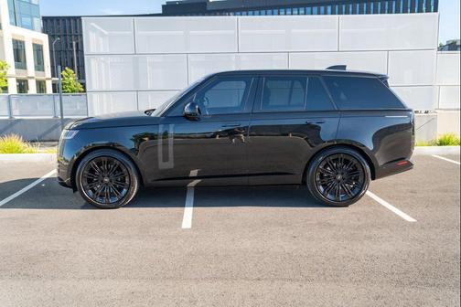 Santorini Black Metallic 2023 Land Rover Range Rover P400 SE