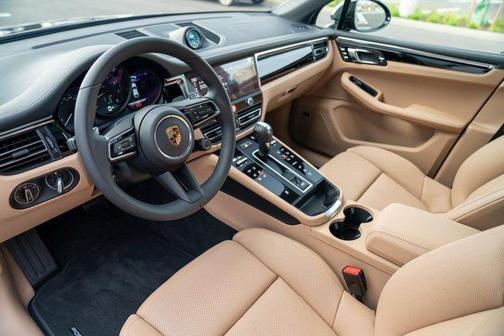 2026 Porsche Macan AWD