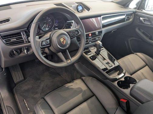 2025 Porsche Macan AWD