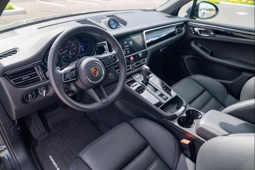 Volcano Grey Metallic 2026 Porsche Macan Macan