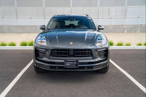 Volcano Grey Metallic 2026 Porsche Macan Macan