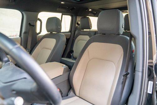 2023 Land Rover Defender 130 X-Dynamic SE