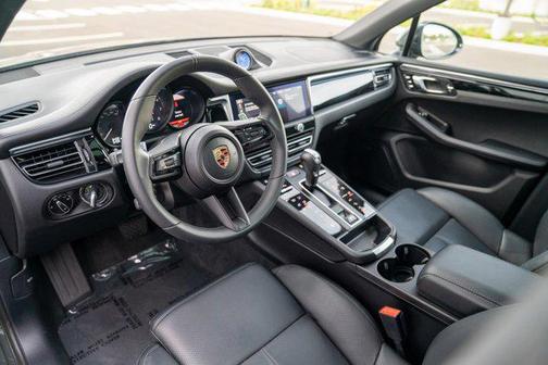 2025 Porsche Macan AWD