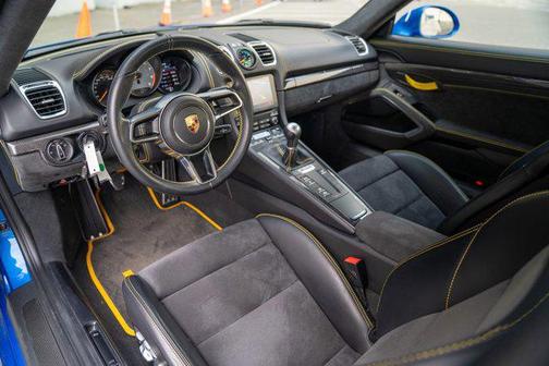 2016 Porsche Cayman GT4