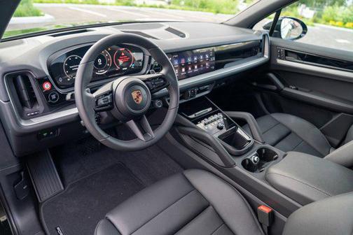 Chromite Black Metallic 2026 Porsche Cayenne Cayenne
