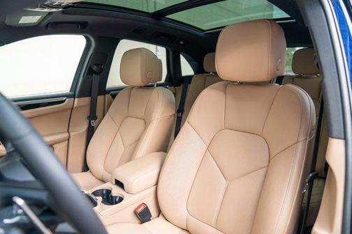 2025 Porsche Macan AWD