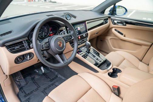 2025 Porsche Macan AWD