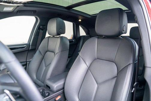 2025 Porsche Macan AWD