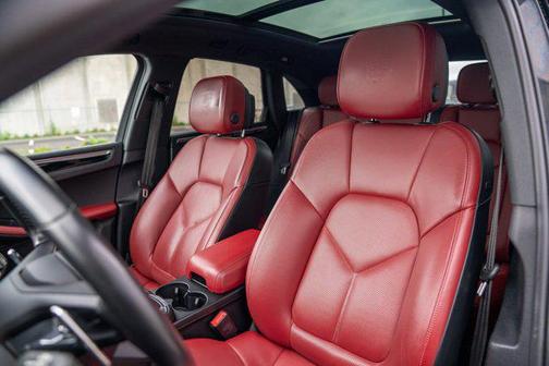 2023 Porsche Macan AWD