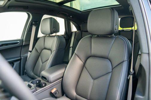 2025 Porsche Macan S
