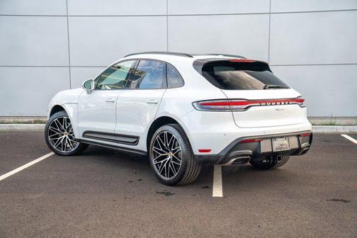 2025 Porsche Macan AWD