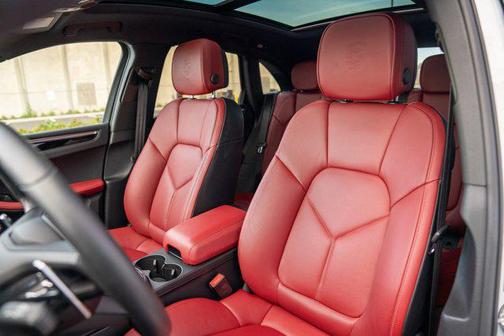 2025 Porsche Macan AWD