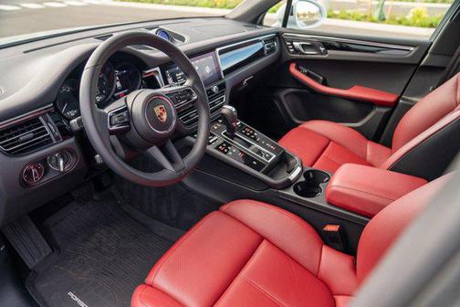 2025 Porsche Macan AWD