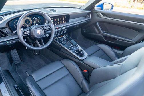 2025 Porsche 911 Carrera