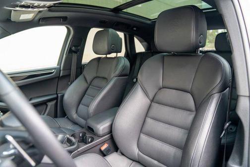 2025 Porsche Macan AWD