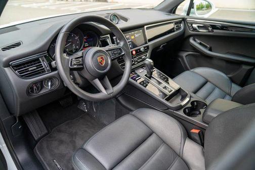 2025 Porsche Macan AWD