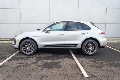 2025 Porsche Macan AWD