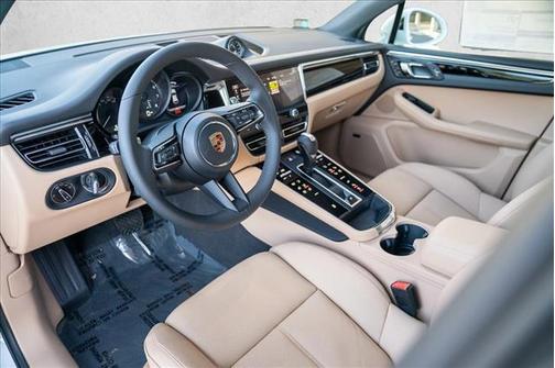 Carrara White Metallic 2025 Porsche Macan Macan
