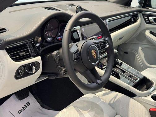 2025 Porsche Macan AWD