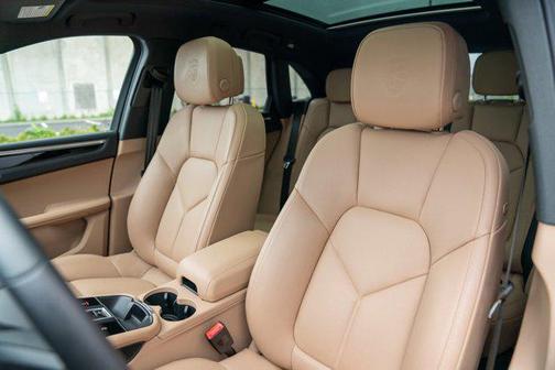 2025 Porsche Macan AWD
